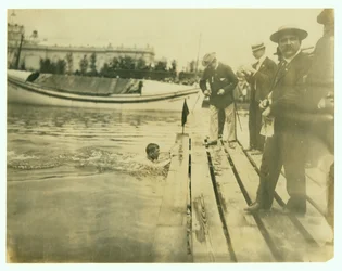 E. Rausche aus Deutschland gewinnt die Ein-Meilen-Schwimmmeisterschaft, Olympische Spiele 1904